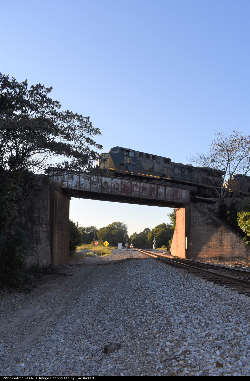 CSX 392 over waiting NS in Junction City